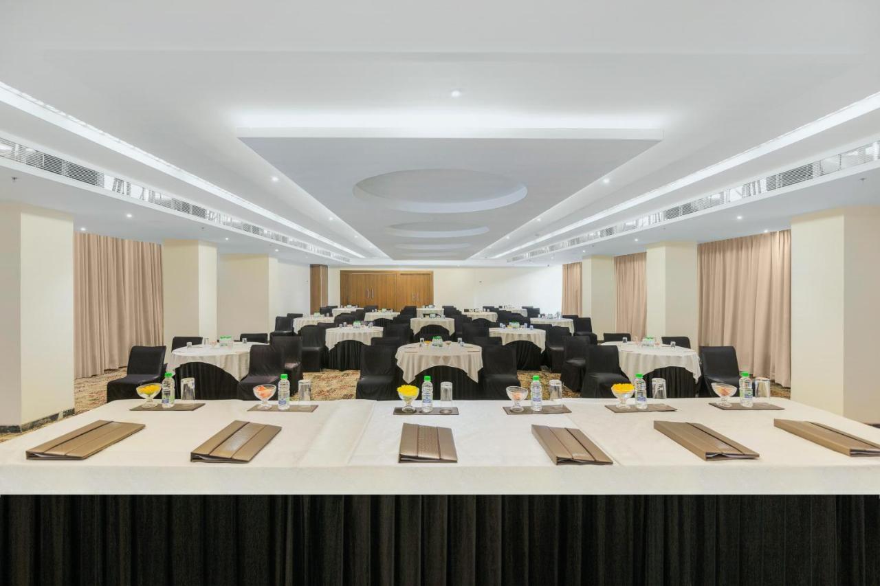 מלון Sarovar Portico , אינדורה מראה חיצוני תמונה