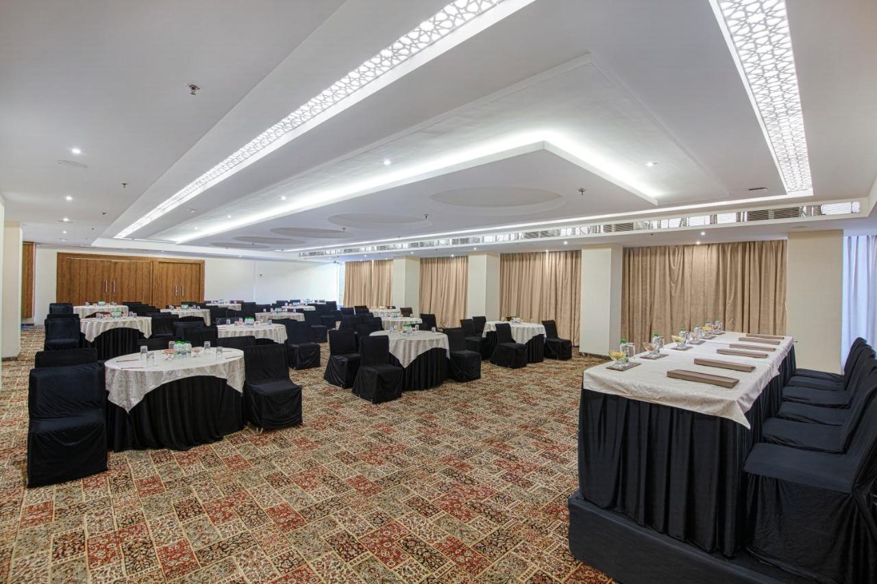 מלון Sarovar Portico , אינדורה מראה חיצוני תמונה