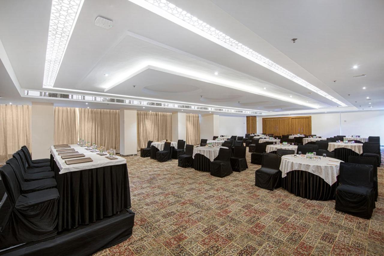 מלון Sarovar Portico , אינדורה מראה חיצוני תמונה
